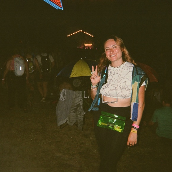 Meet your Posher, Leah - Picture 6 of 7